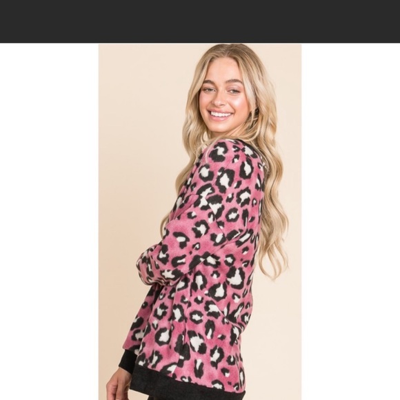 B26B🌸NEW!🌸So soft button up fuchsia pink+ black/brown animal print cardi! - Picture 4 of 9
